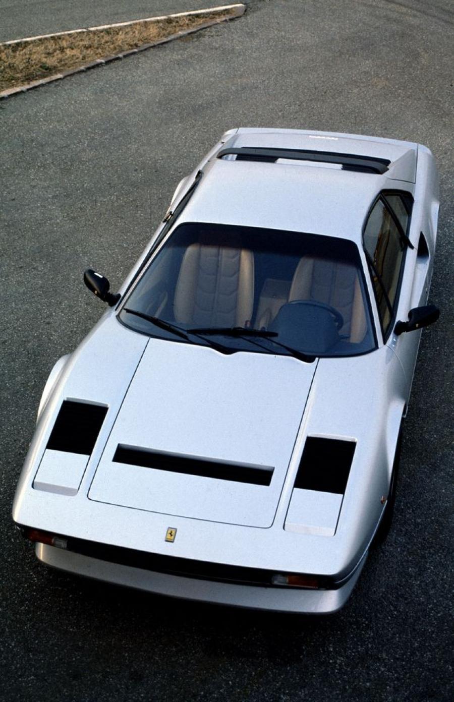  Ferrari 208 GTB Turbo 1982 года  (фото 12 из 12)